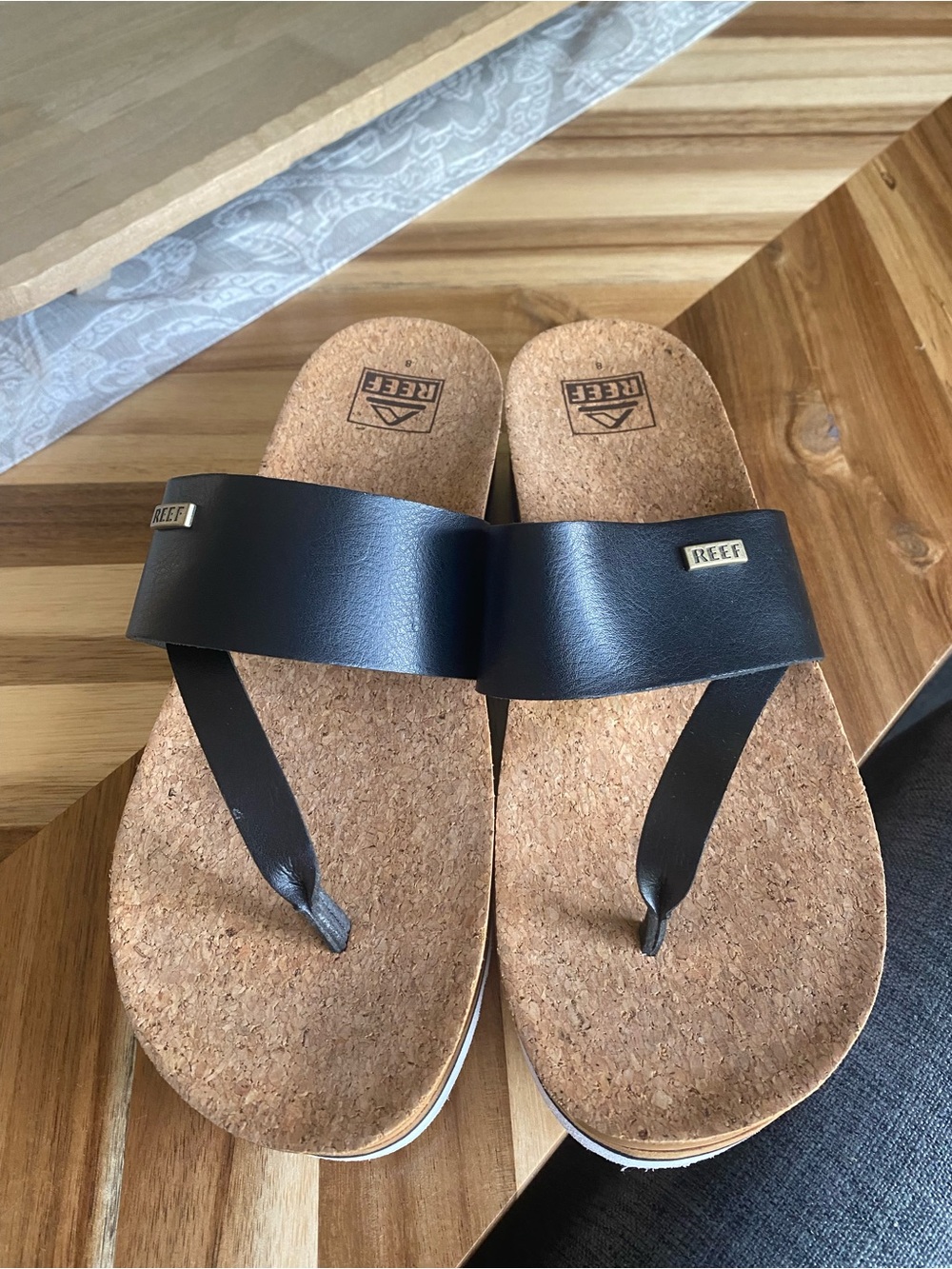 Reef Women’s Black Thong Sandals Cork Footbed Cushioned Slip-On US 8